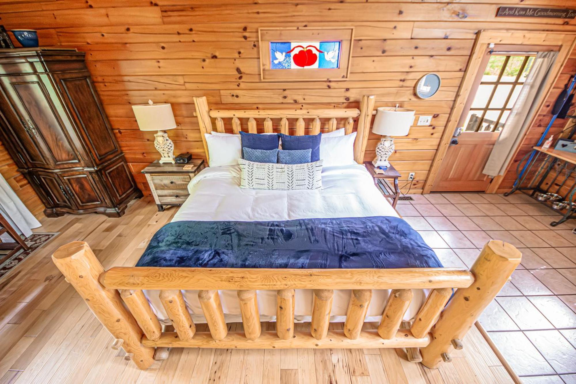 Love Me Tender Studio Cabin Sevierville Bilik gambar