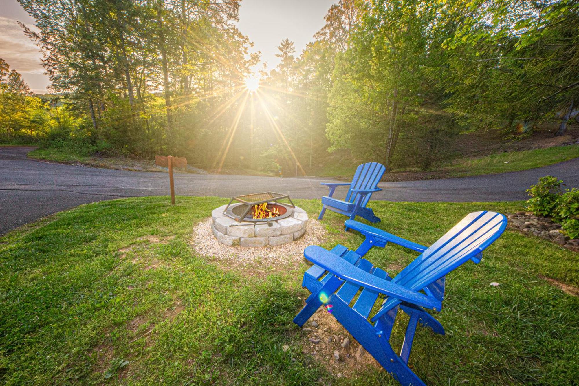 Love Me Tender Studio Cabin Sevierville Bilik gambar